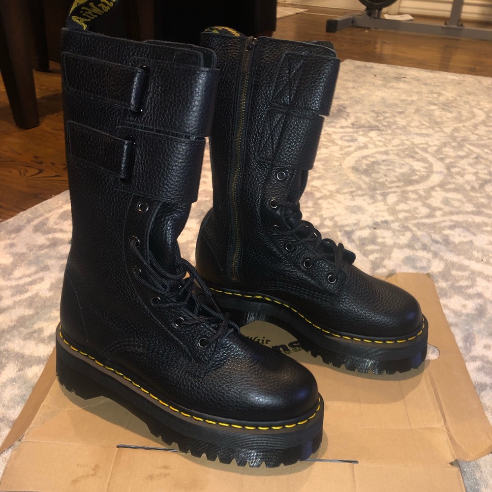 Platform doc martens